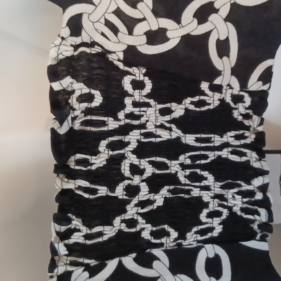 ⭐️JUST REDUCED ⭐️CUTE ZARA CROPPED TOP - Picture 6 of 8